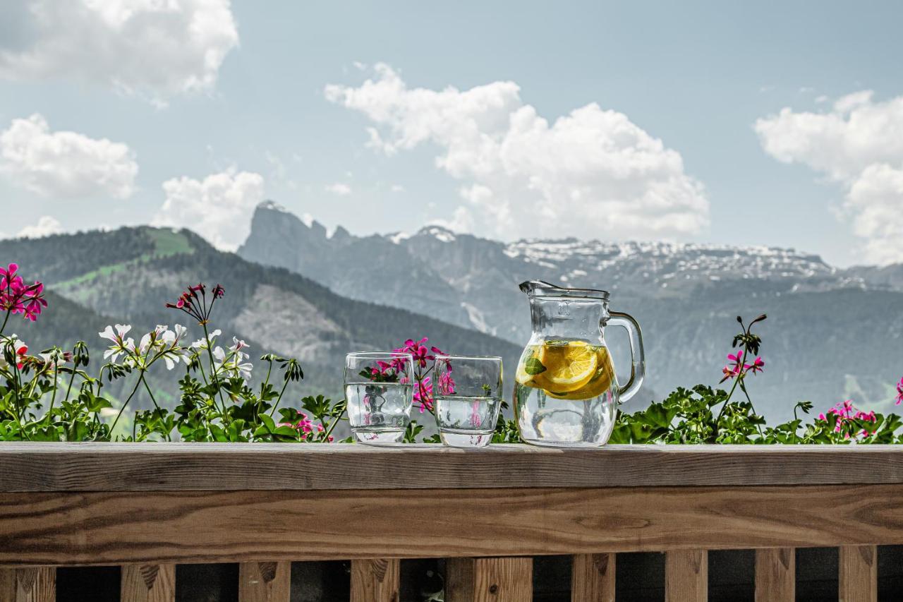B&B - Hotel Ciasa Rue Blanch San Cassiano  Εξωτερικό φωτογραφία