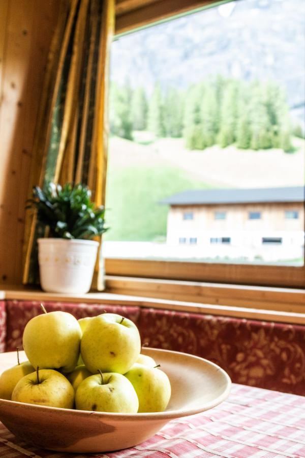 B&B - Hotel Ciasa Rue Blanch San Cassiano  Εξωτερικό φωτογραφία