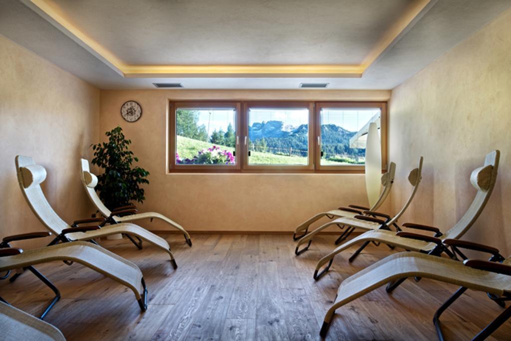 B&B - Hotel Ciasa Rue Blanch San Cassiano  Εξωτερικό φωτογραφία