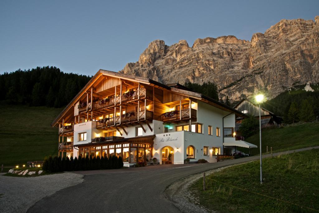 B&B - Hotel Ciasa Rue Blanch San Cassiano  Εξωτερικό φωτογραφία