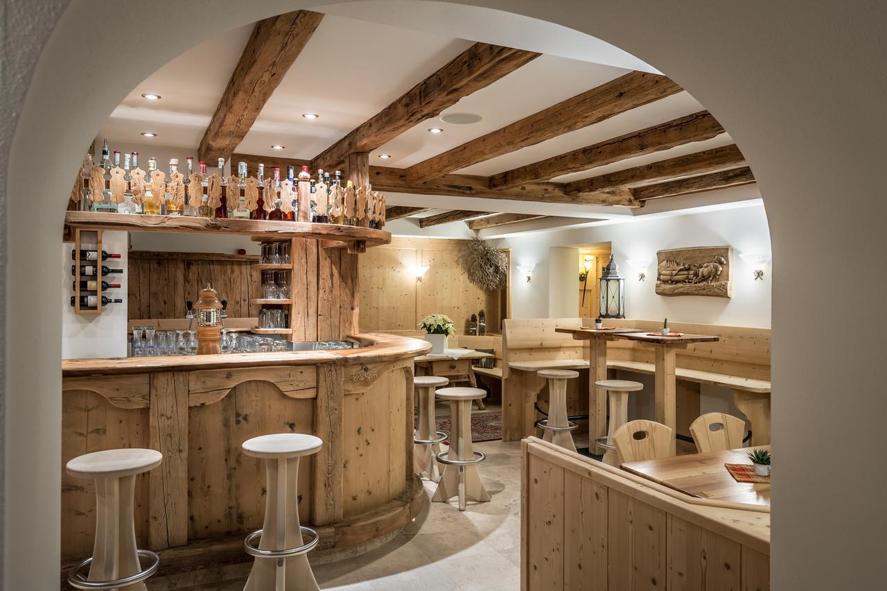 B&B - Hotel Ciasa Rue Blanch San Cassiano  Εξωτερικό φωτογραφία