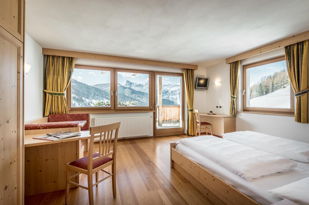 B&B - Hotel Ciasa Rue Blanch San Cassiano  Εξωτερικό φωτογραφία