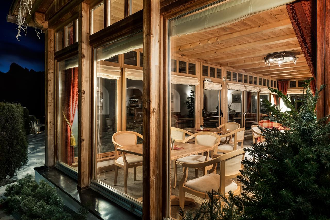 B&B - Hotel Ciasa Rue Blanch San Cassiano  Εξωτερικό φωτογραφία