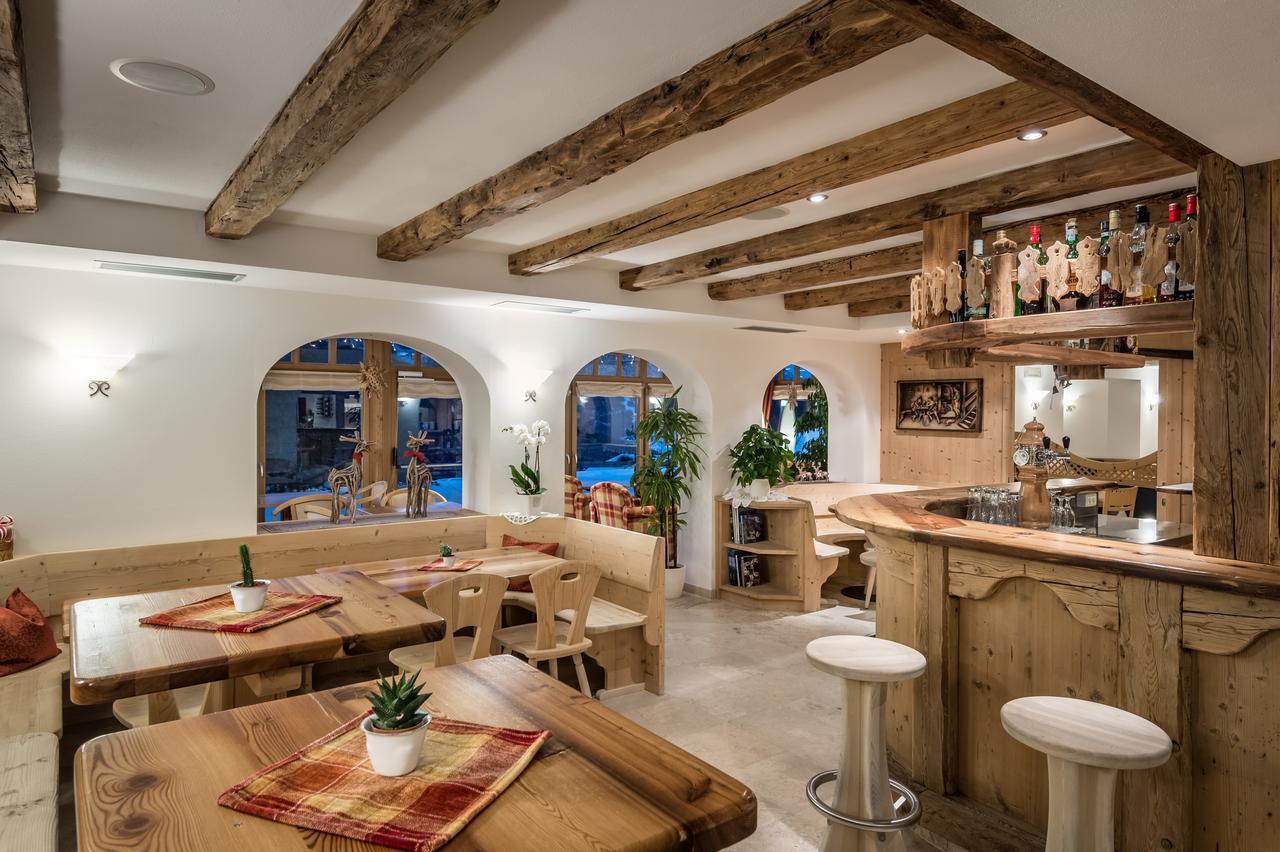 B&B - Hotel Ciasa Rue Blanch San Cassiano  Εξωτερικό φωτογραφία