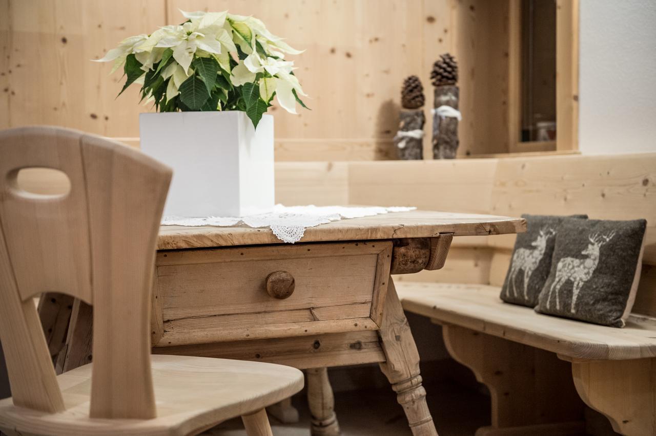 B&B - Hotel Ciasa Rue Blanch San Cassiano  Εξωτερικό φωτογραφία
