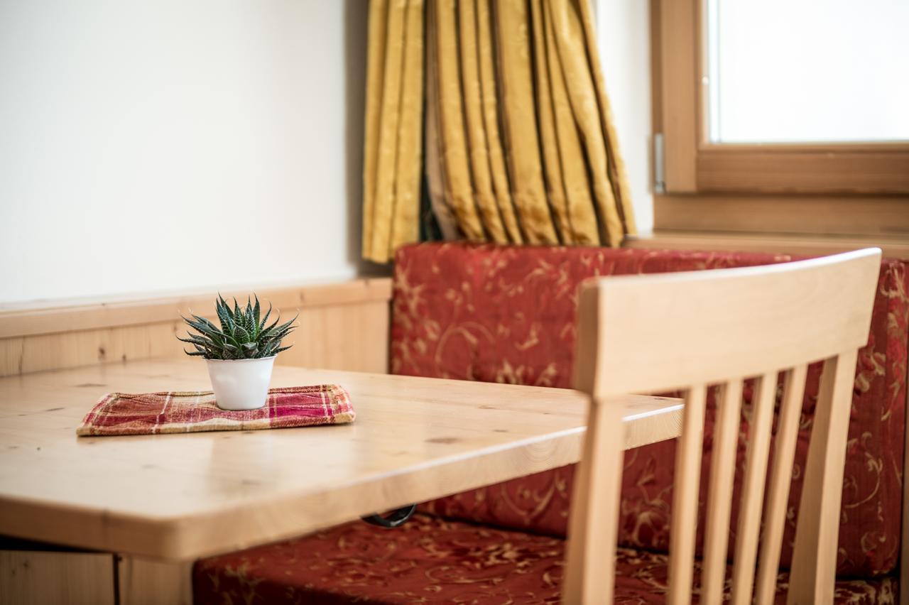 B&B - Hotel Ciasa Rue Blanch San Cassiano  Εξωτερικό φωτογραφία