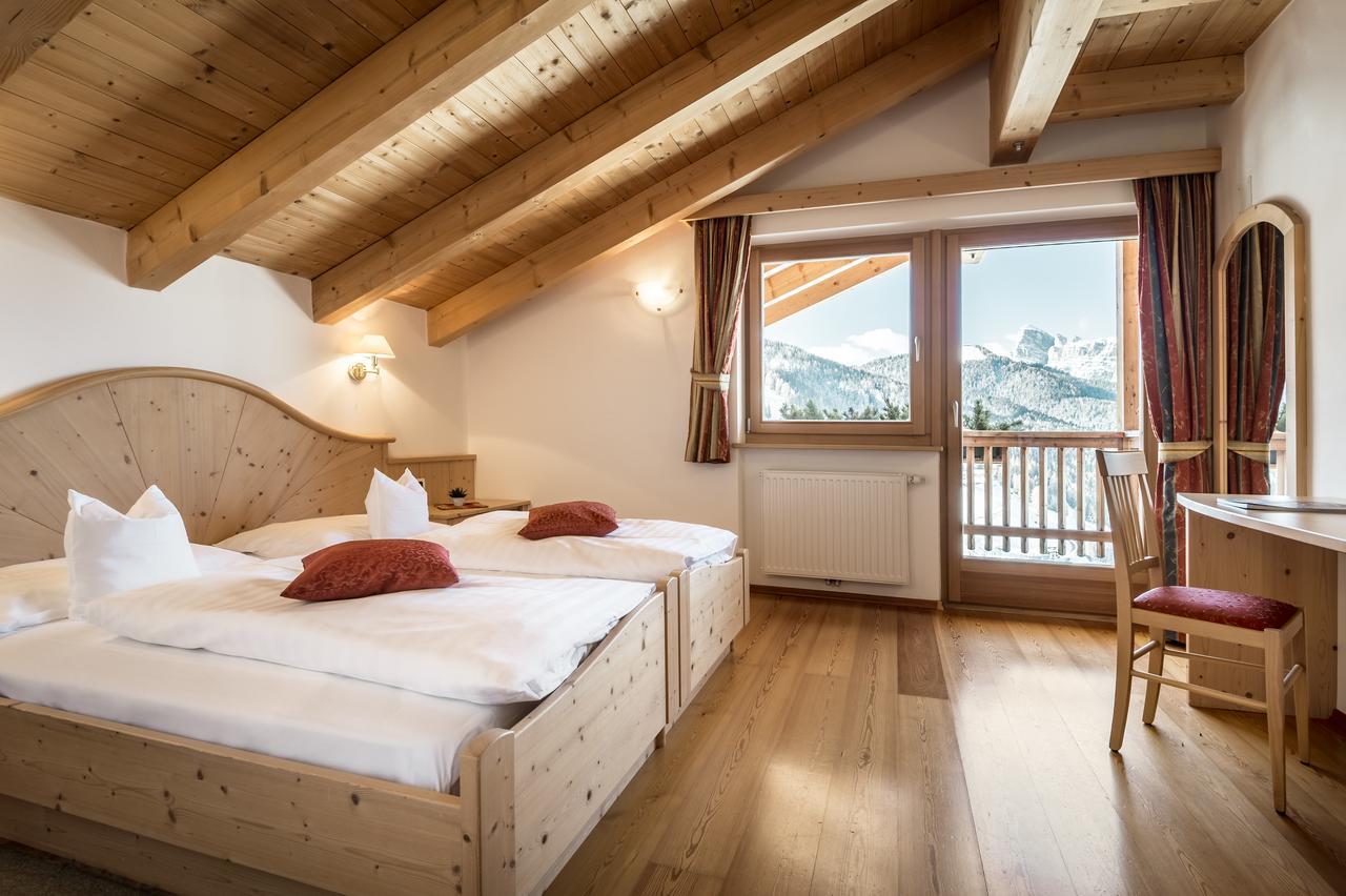 B&B - Hotel Ciasa Rue Blanch San Cassiano  Εξωτερικό φωτογραφία